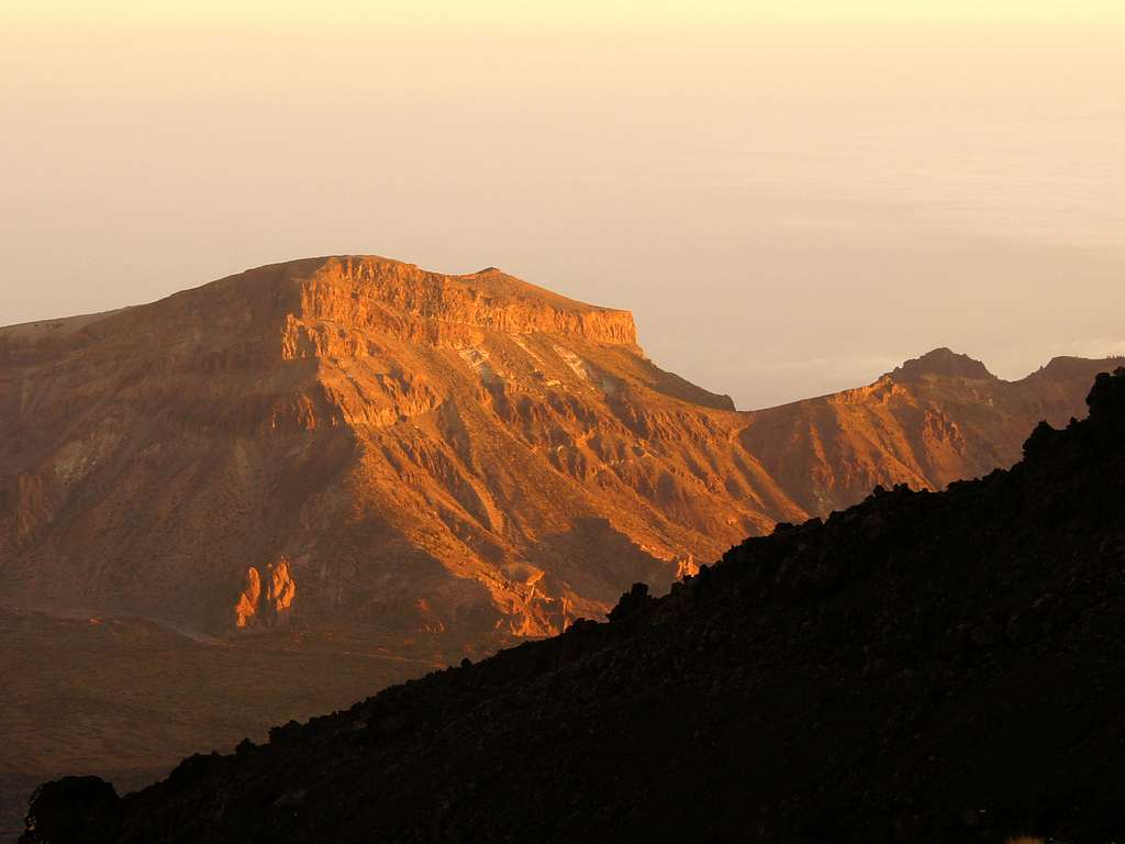 Montaña Guajara at nightfall