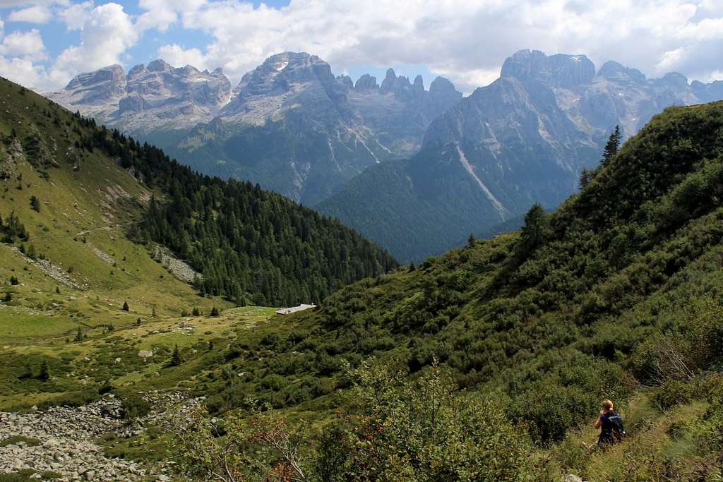 Descending towards Malga Valchestria