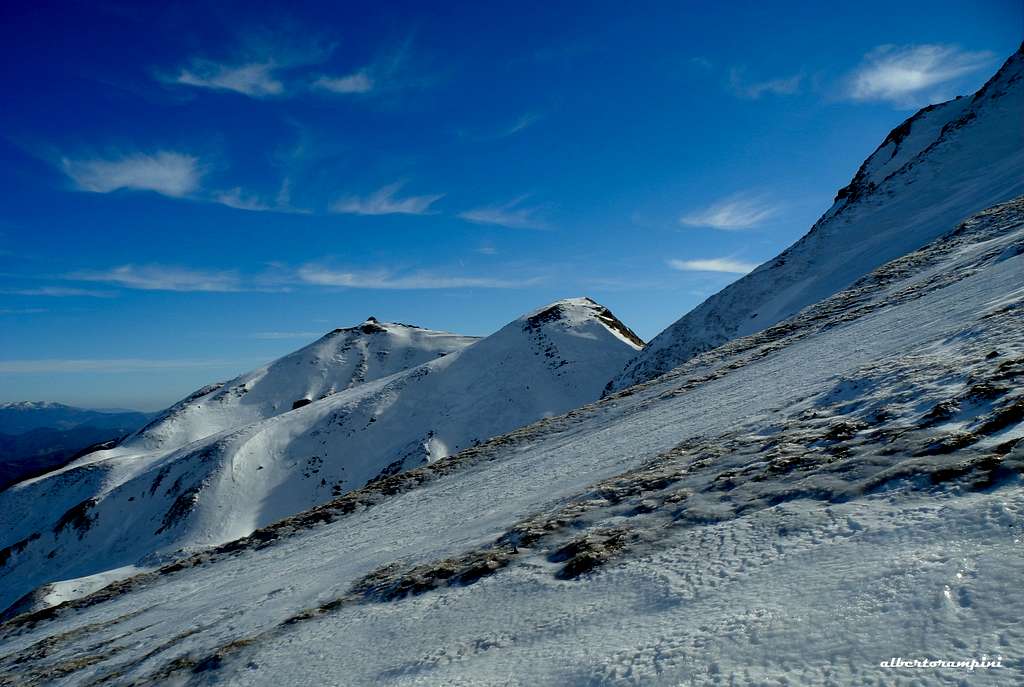 Semi-winter condition (February 2020) on the NE slopes of Monte Cusna