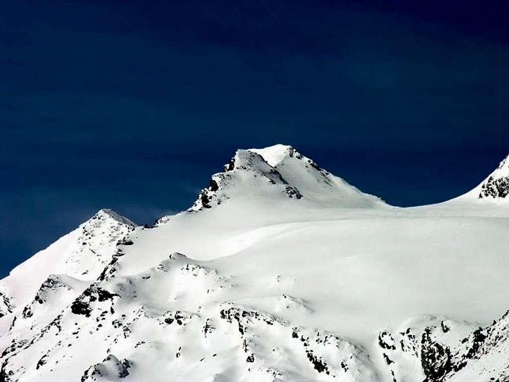 mont Château Blanc (3408 m)...