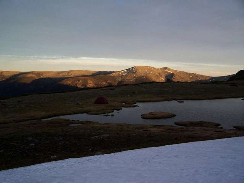 In the foreground, Laguna de...