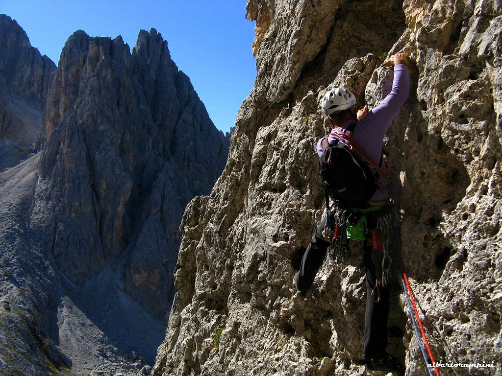 Fun climbing on route Mazzorana, Torre Wundt