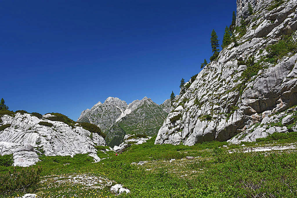 The basin S of Monte Robon