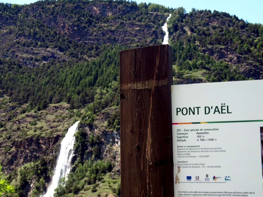 To Pont d'Ael Hamlet with its Gorge