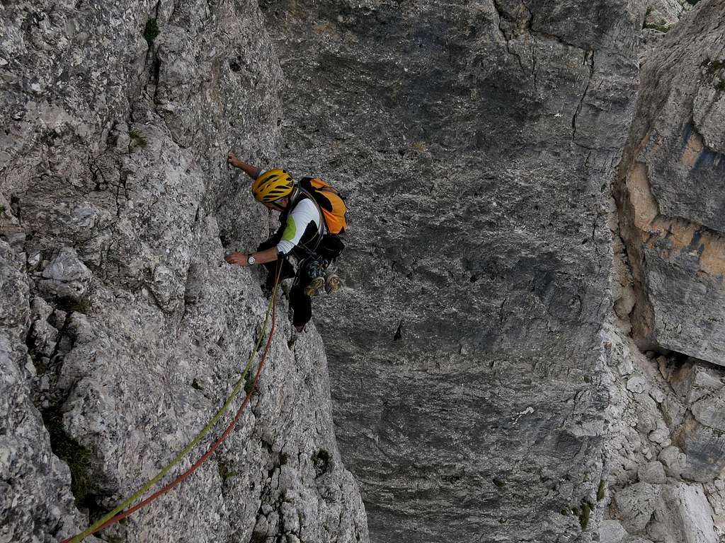 Traverse on Torre Lusy, route Pompanin