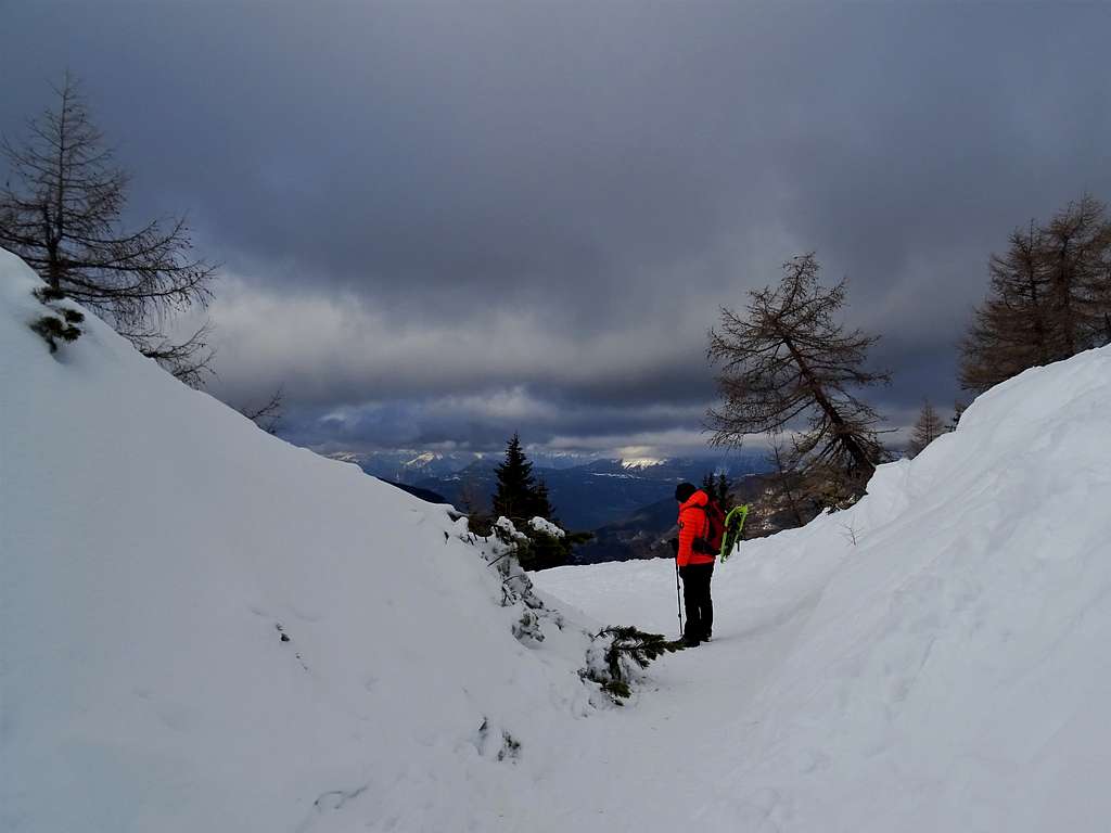 Snowy saddle near the summit of Monte Maggio