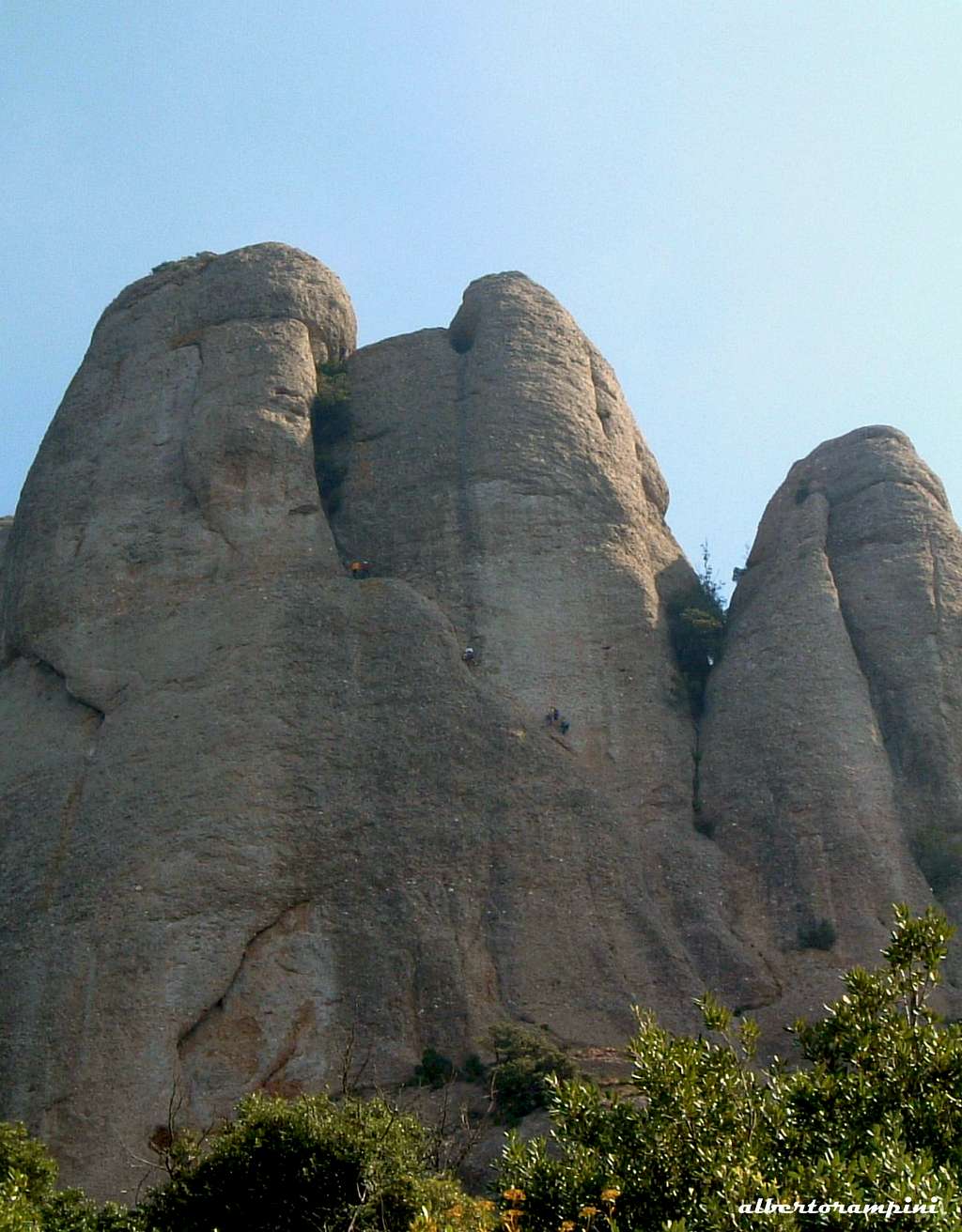 Climbers on the route Cerdà-Riera, Bandereta (Montserrat)