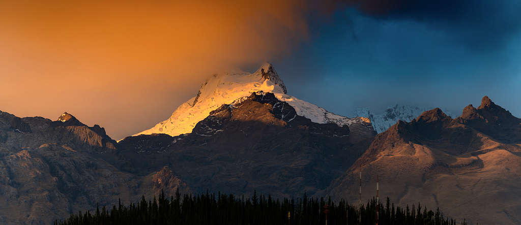 Vallunaraju (5,686m)