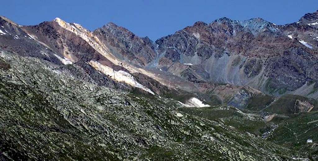 View from Pian Tournetta of the colourful head of Lauson basin