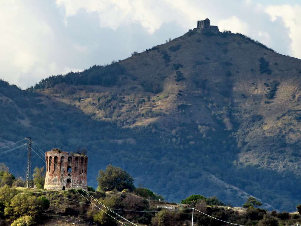 Torre di Quezzi and Forte Damante in the background