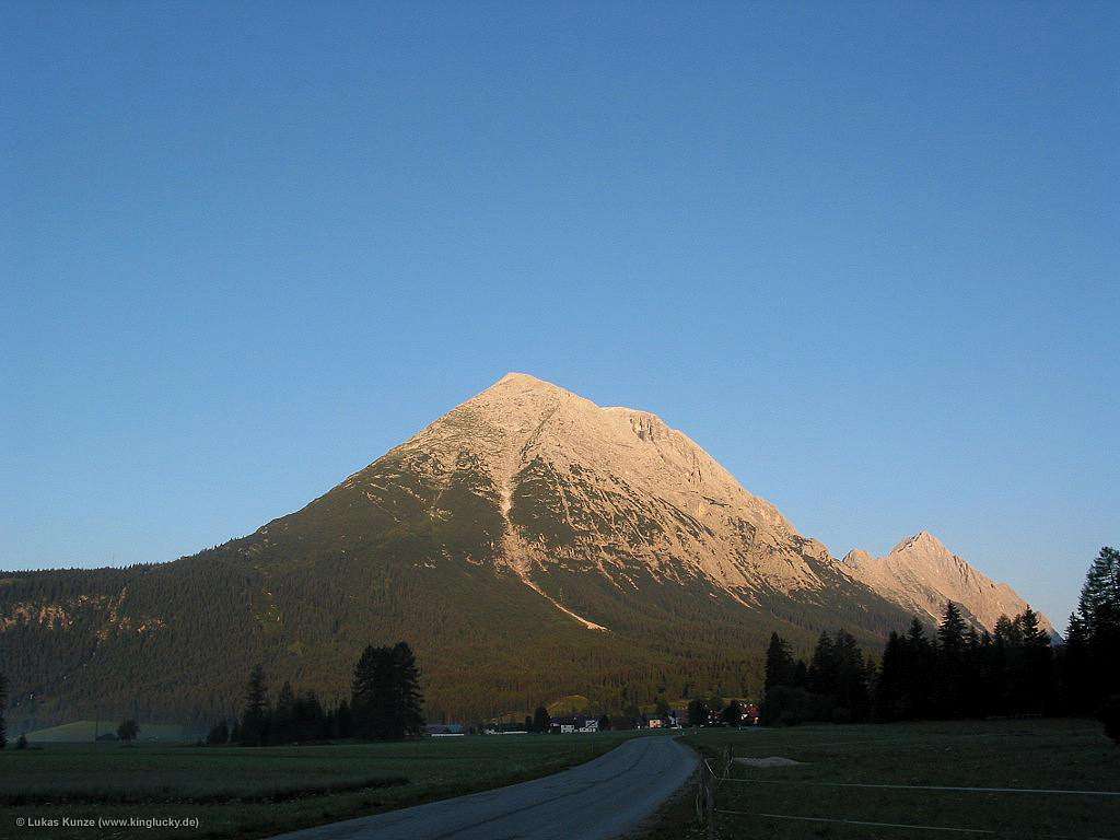 Hohe Munde seen from the city of Leutasch