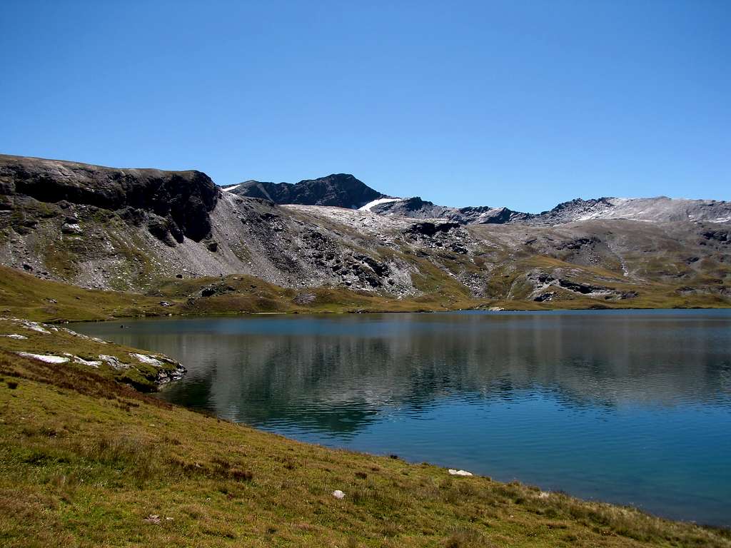 Lago del Miserin and Rosa dei Banchi