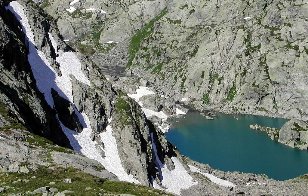 Second lake of Bella Comba during the ascent to the Tachuy lakes