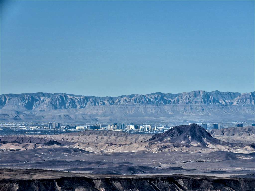 Las Vegas, high zoom, Lava Butte on the right