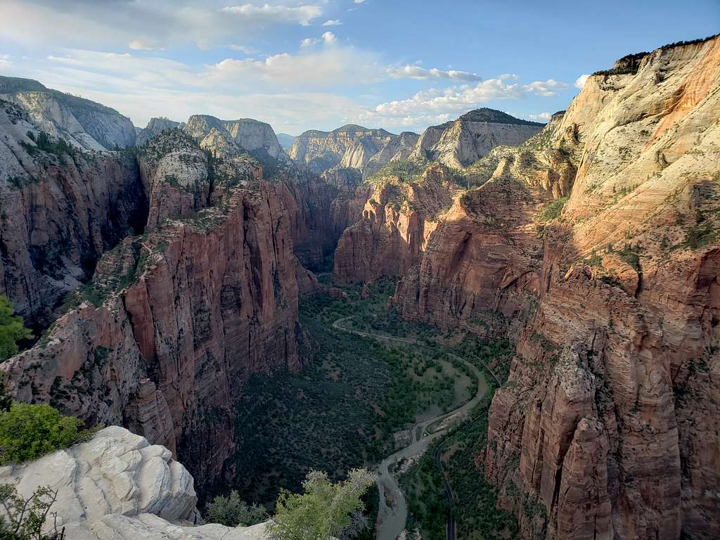 Looking into Zion Canyon