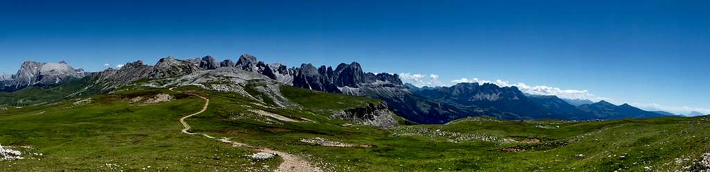 Wide view from Sciliar plateau going from Sassolungo to Latemar