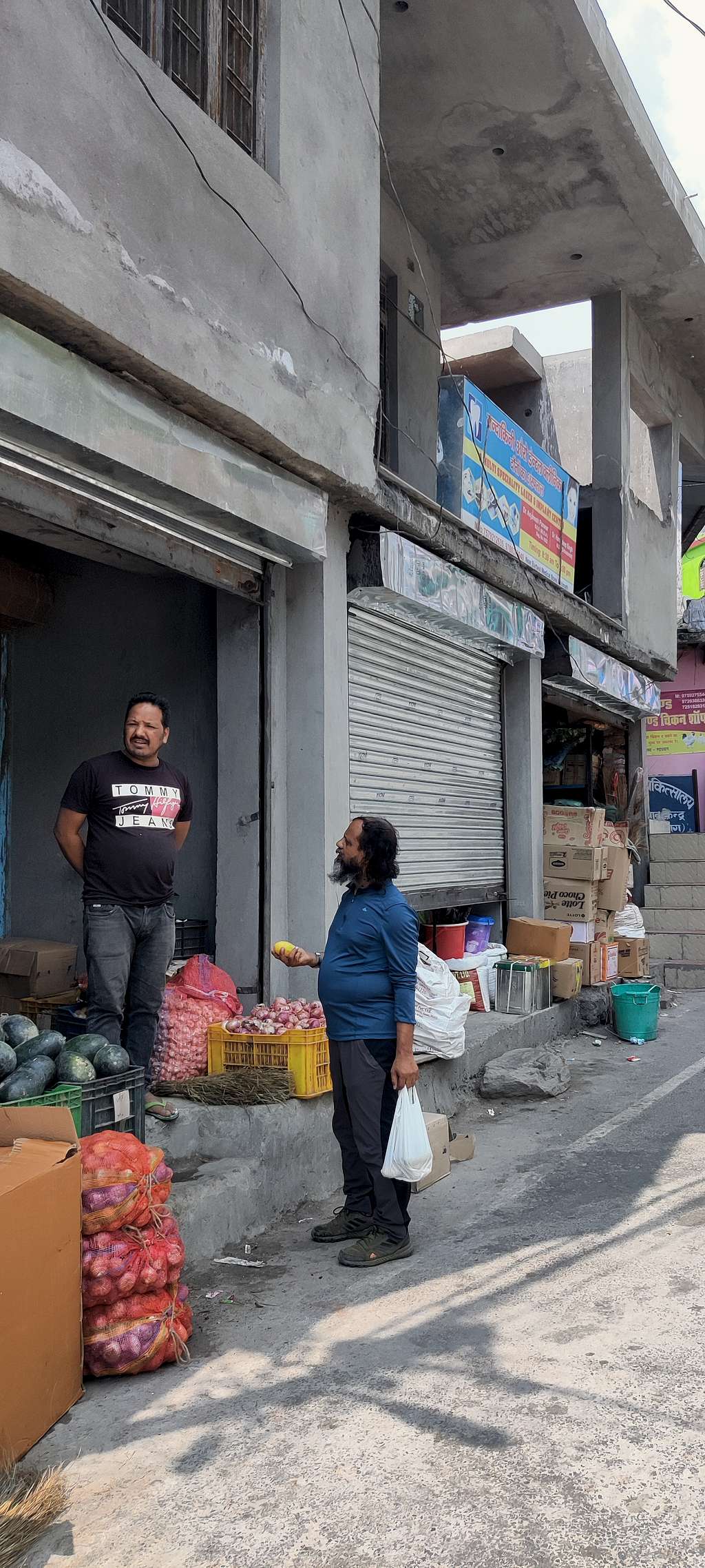 RajibDa buying Mangoes