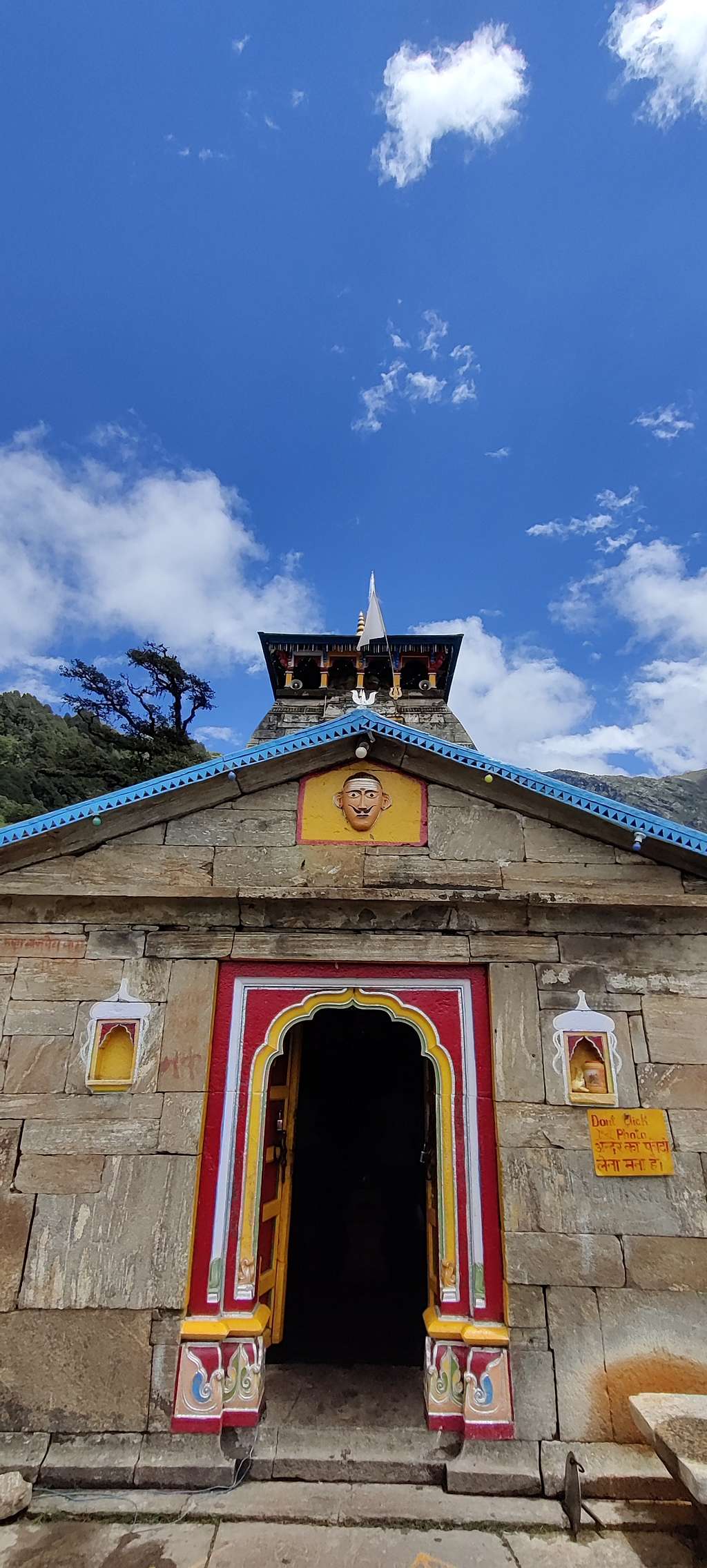 MadhyaMaheshwar temple up close