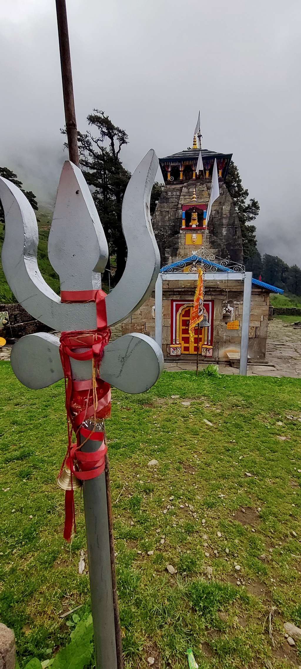 MadhyaMaheshwar Temple with Trident