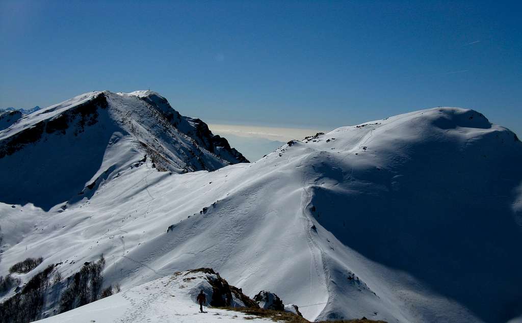 Monte Marmagna (left) and Monte Braiola (right) seen from Monte Orsaro