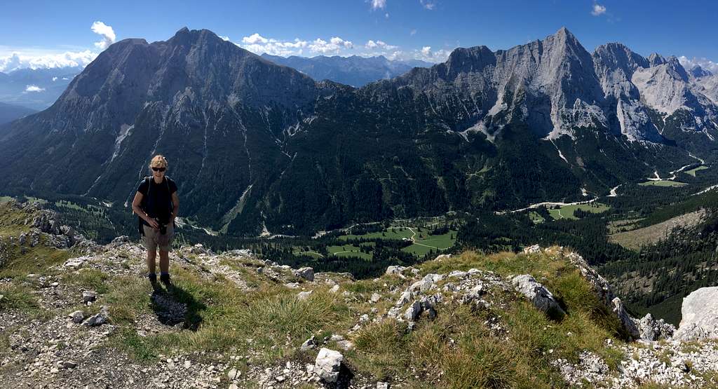 Summit view, Predigtstuhl (2234m), Wetterstein mountains, Austria