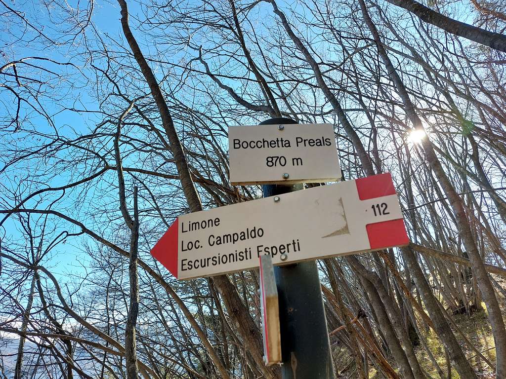 Signposts on Bocchetta Preals