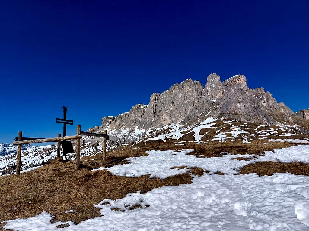 WWI Memorial cross on Forcella Sief and Settsass