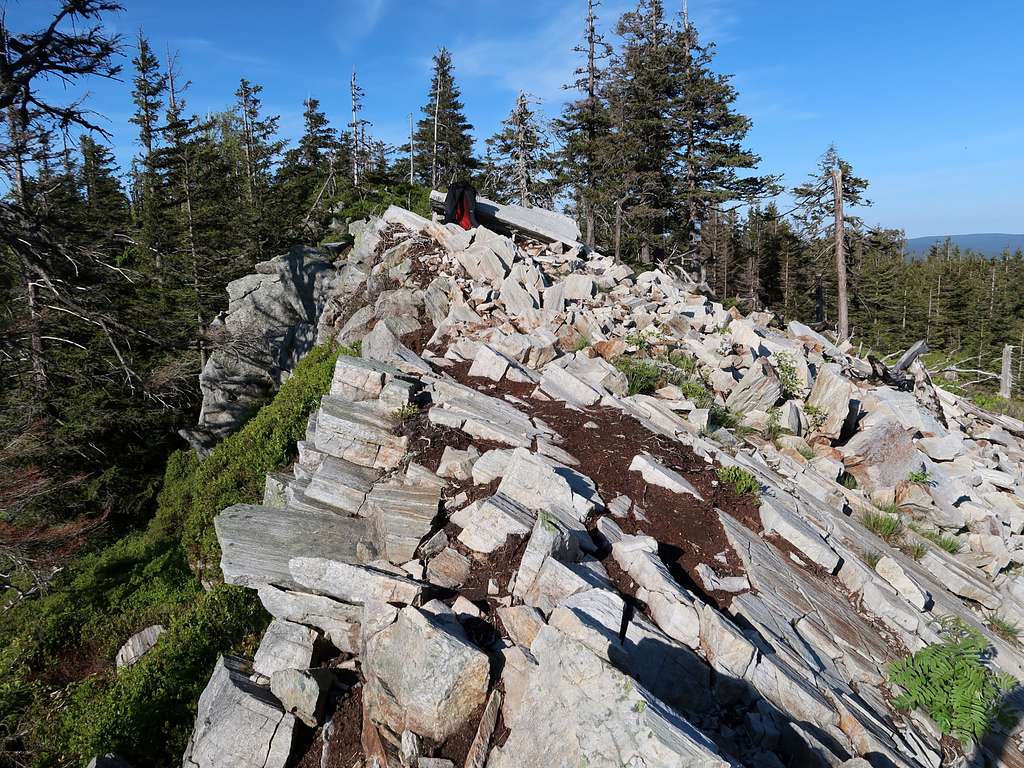 Stroma summit ridge