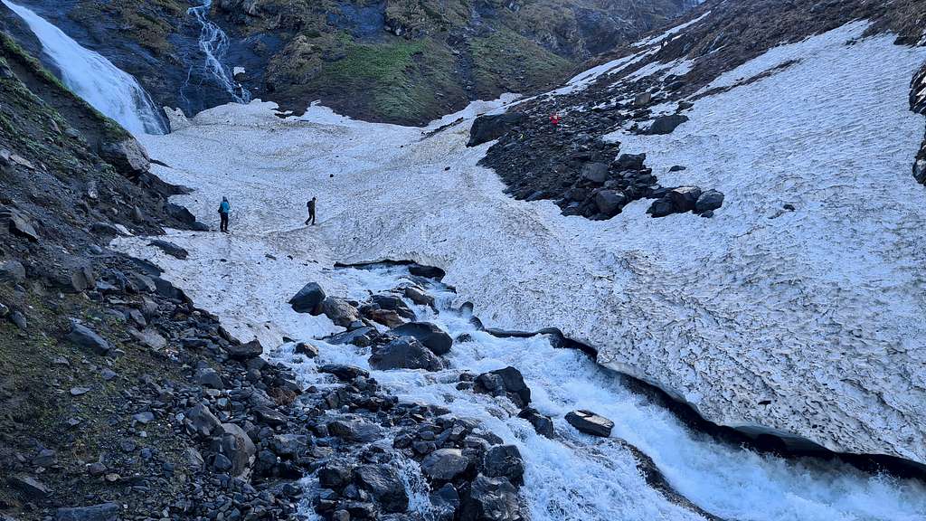 1st_Glacier_crossing_on_Summit_push._PC_Mahi