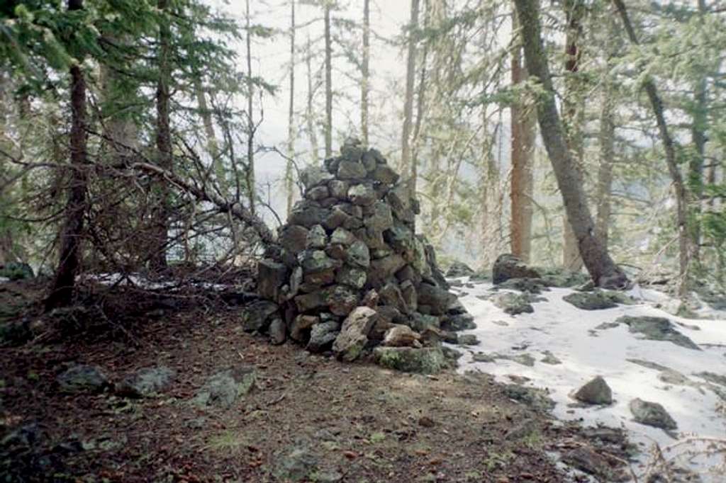 The rock cairn at the summit.