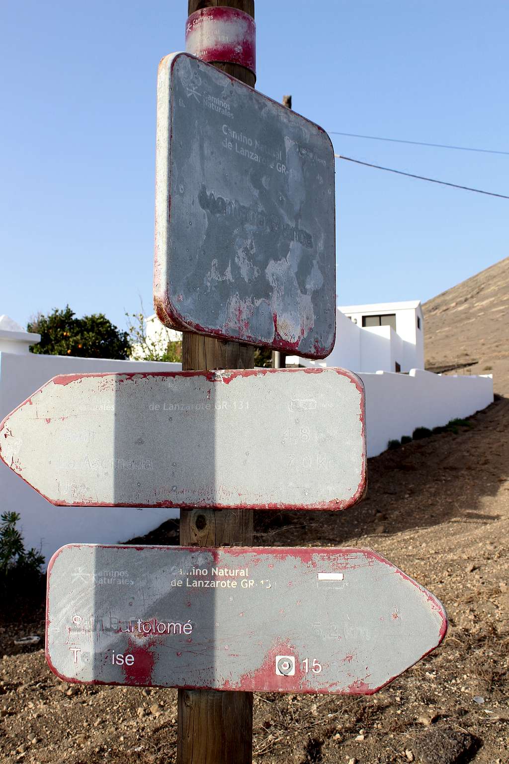 GR 131, signposts. Lanzarote