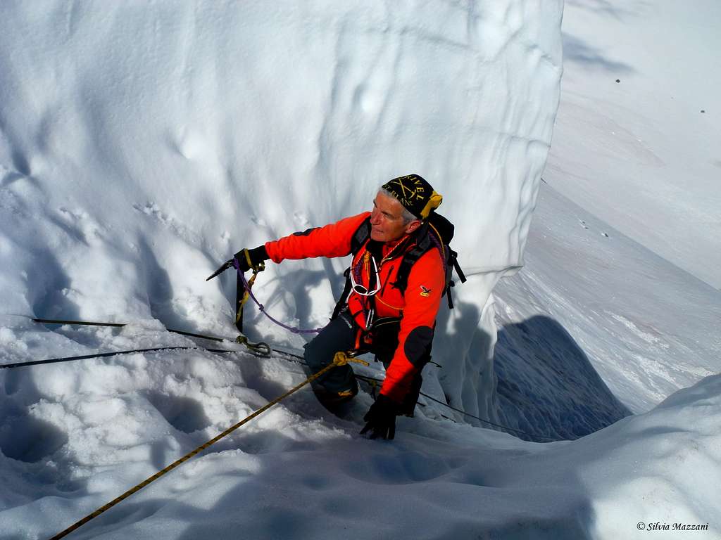 Climbing the ice-groove up Fannaråknosi