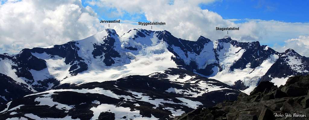 Annotated summit view from Fannaråken