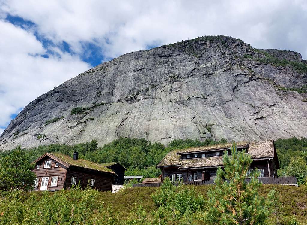 Løefjell S wall