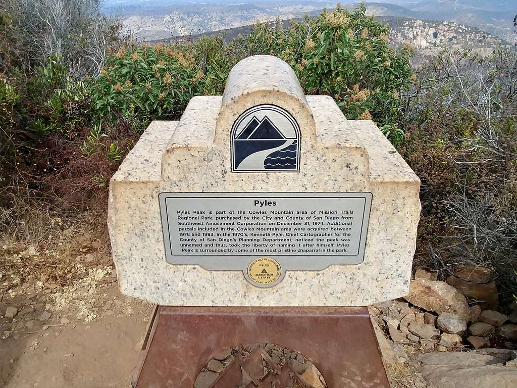 Summit monument