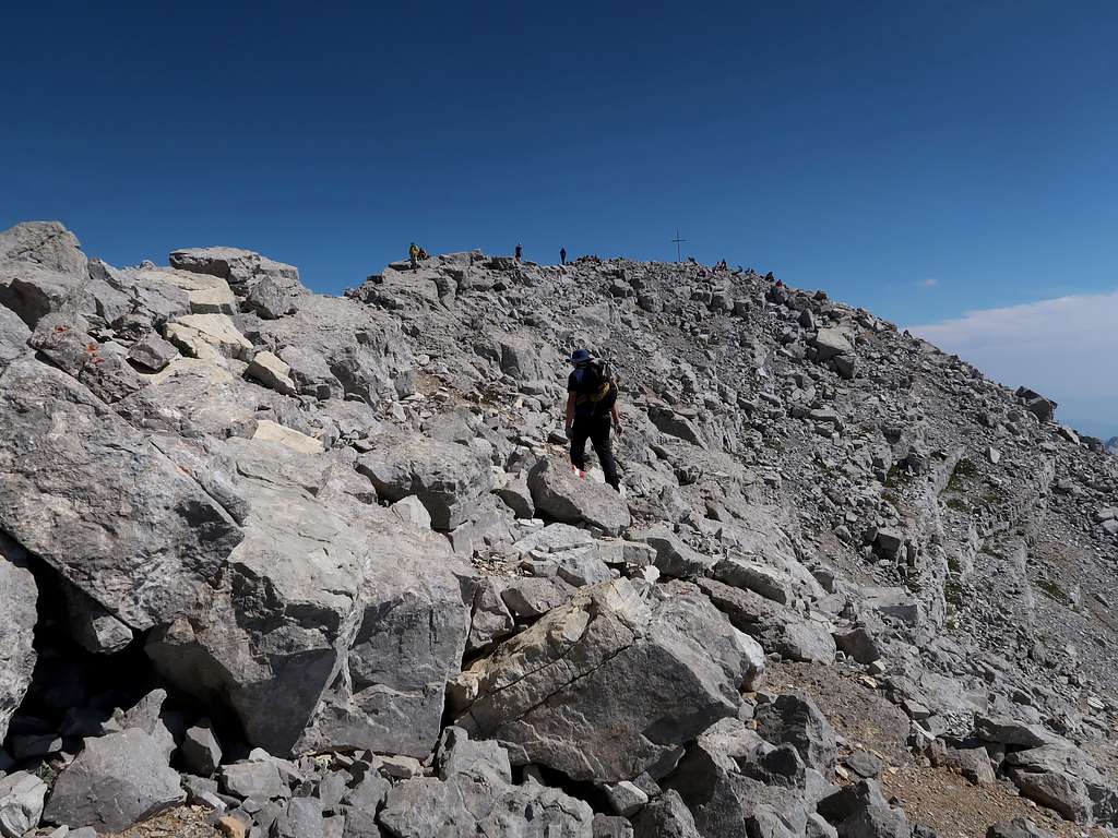 Approaching Maja Jezercë's summit from NW