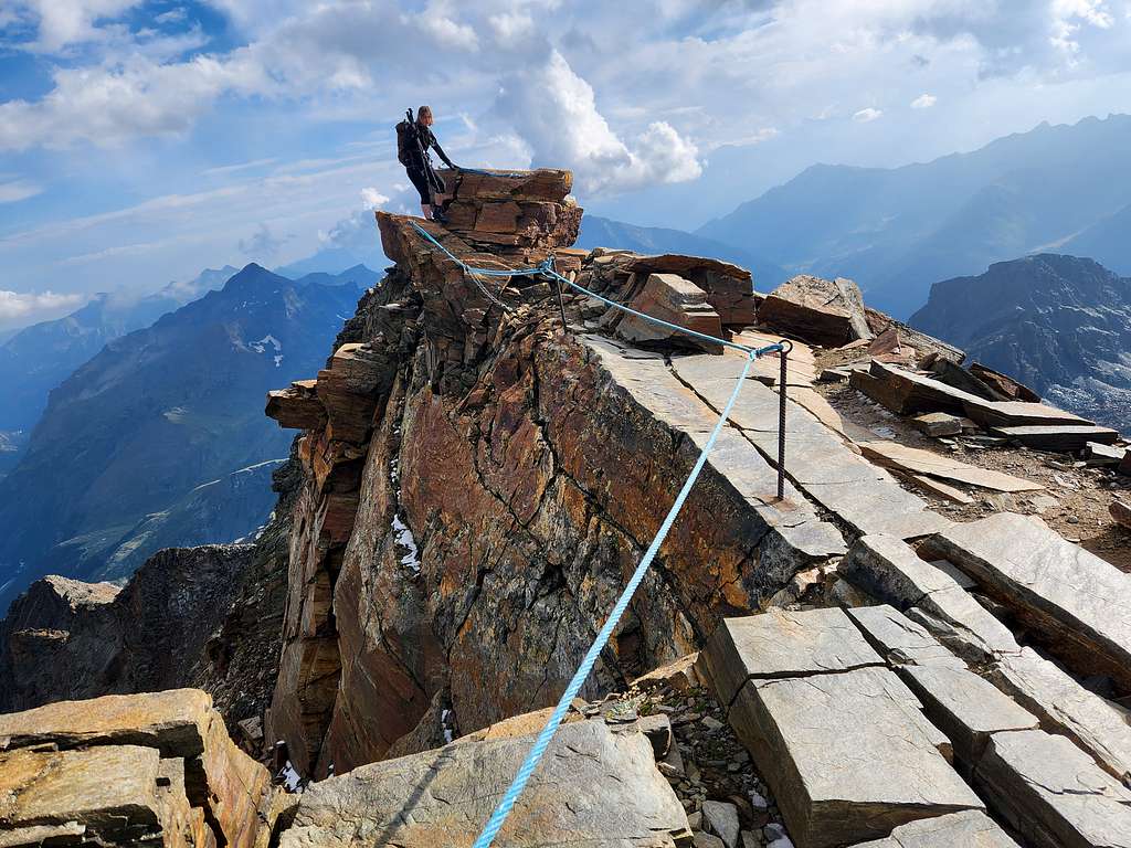 Approach to the Rifugio Quintino Sella