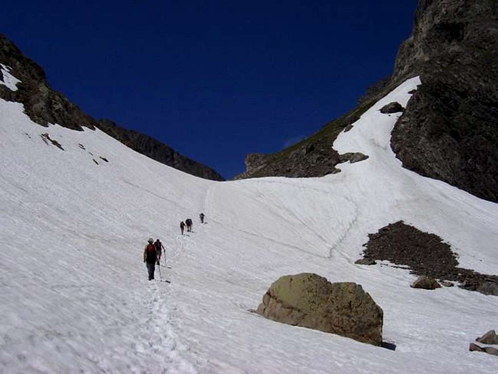 Climbing to col of Tebarray...
