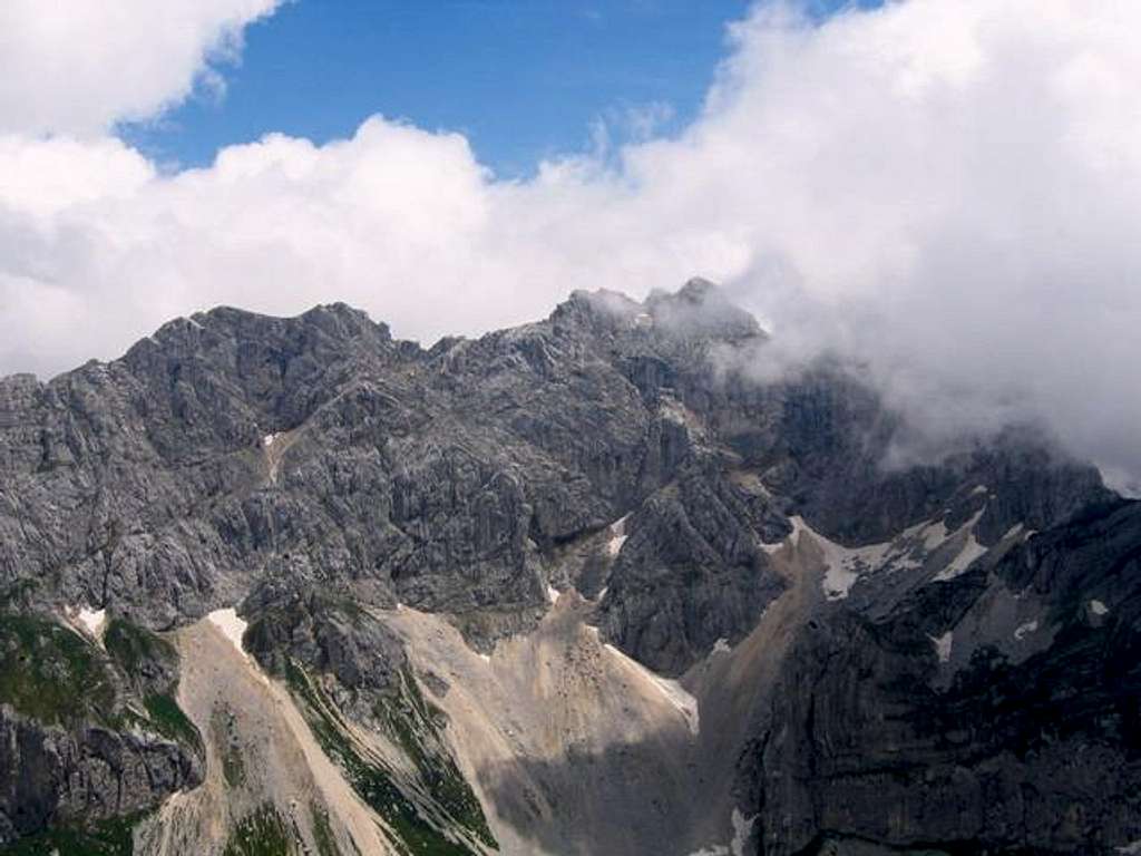  Bezimeni Vrh (2487 m) and...