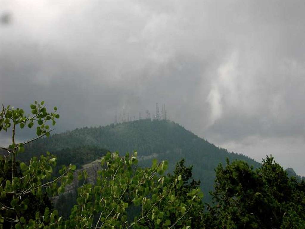 Eerie clouds begin to form...