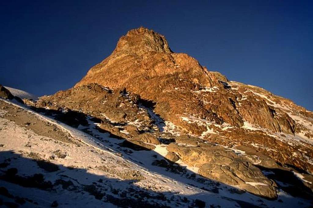 The peak of Sarcofago (5080...