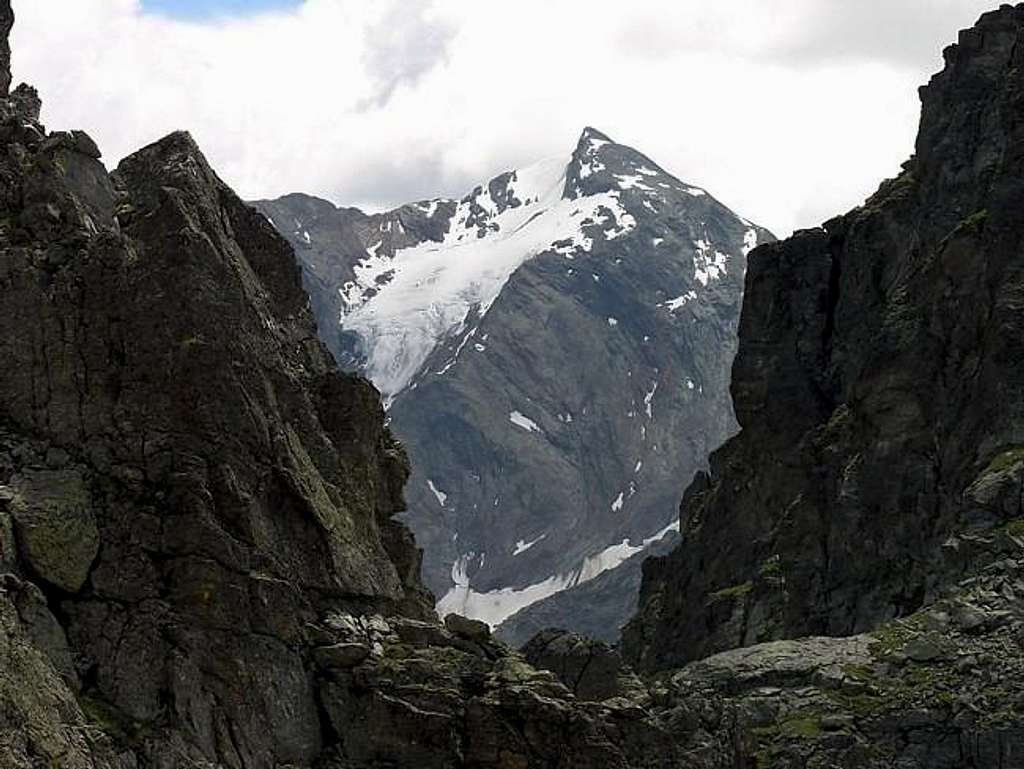 Il monte Paramont (3301 m),...