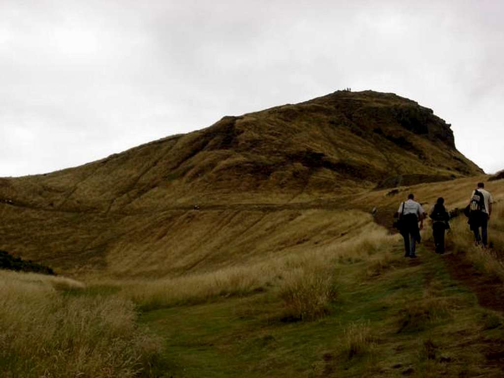 On the trail to Arthur's Seat .