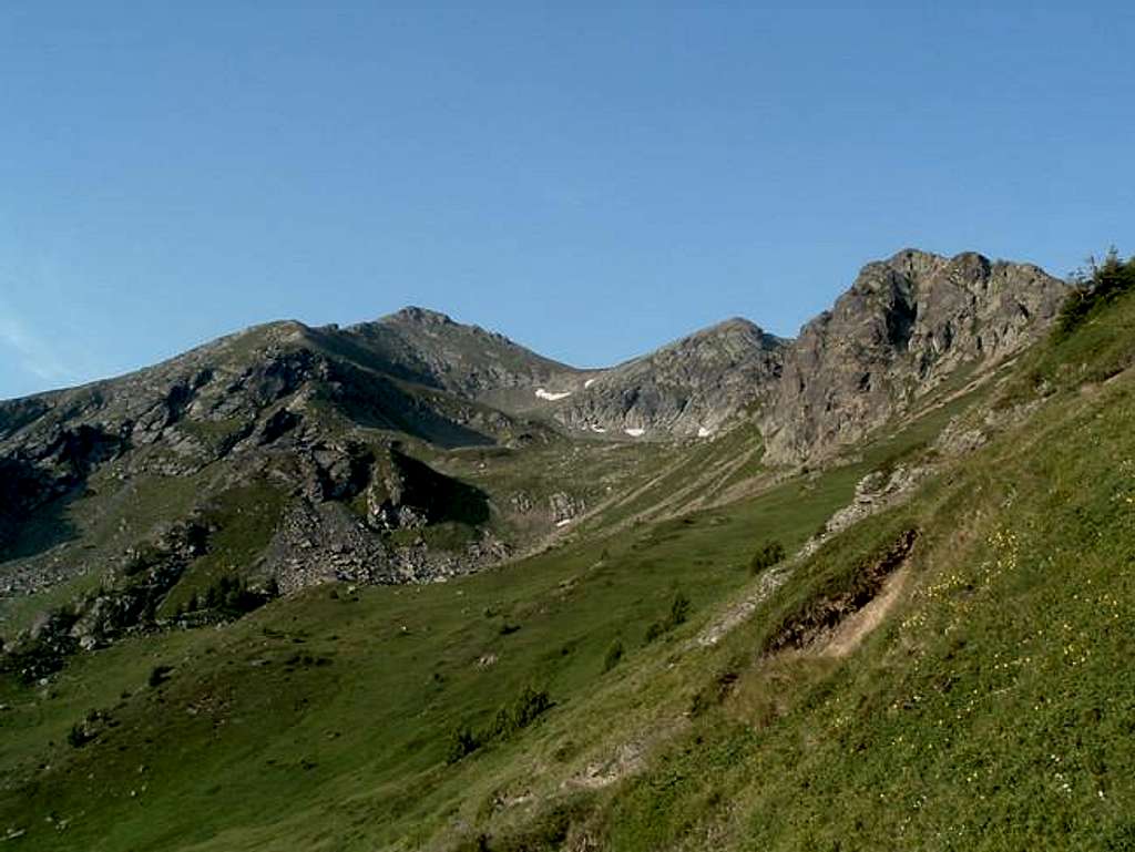 The peak of Djeravica (left...