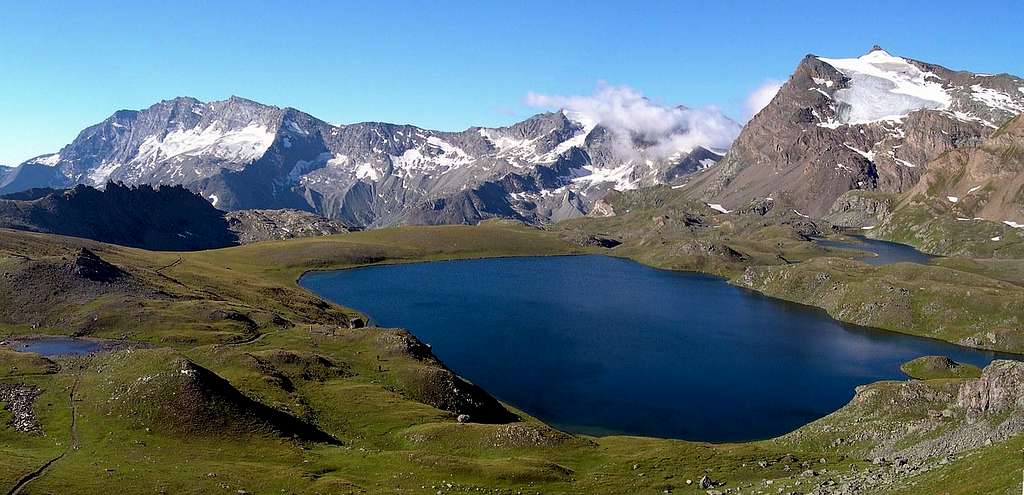 Lake Rosset. The mountains...