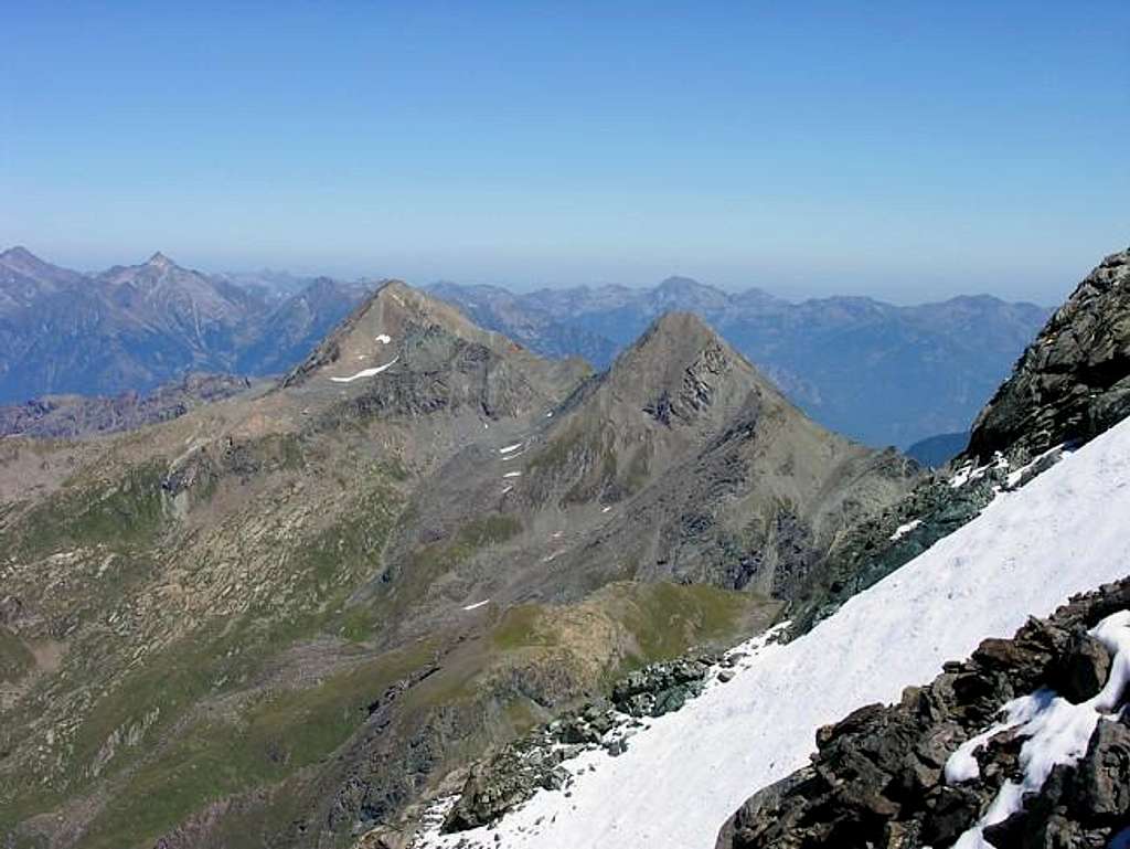 mont  Glacier (3186 m) and Mont Delà...