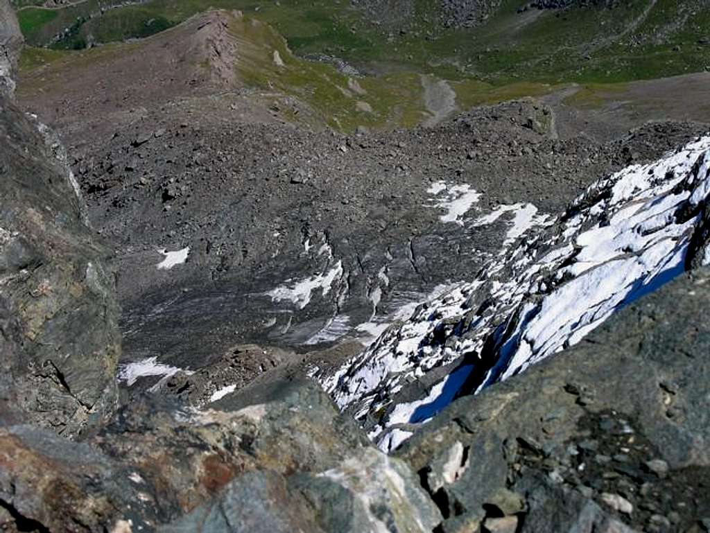 The lower part of the  pointe Tersiva glacier...