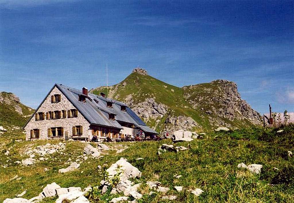 Mindelheimer Hütte in front...