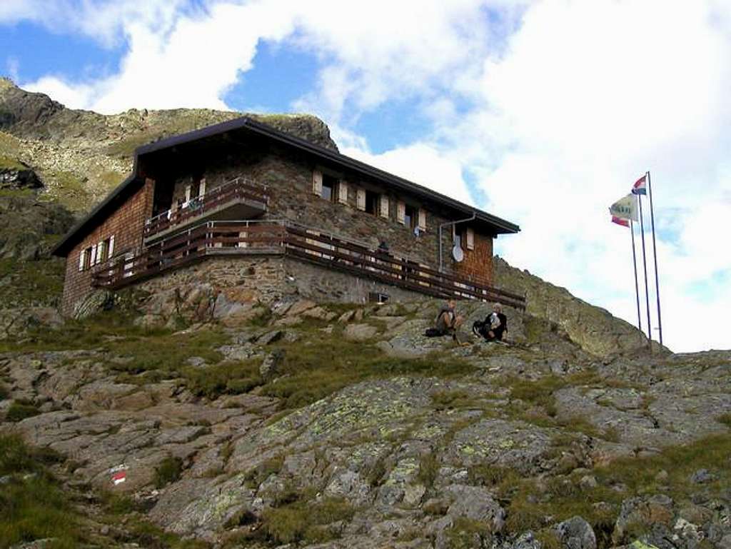 Wangenitzsee hut (2508m).
 
...