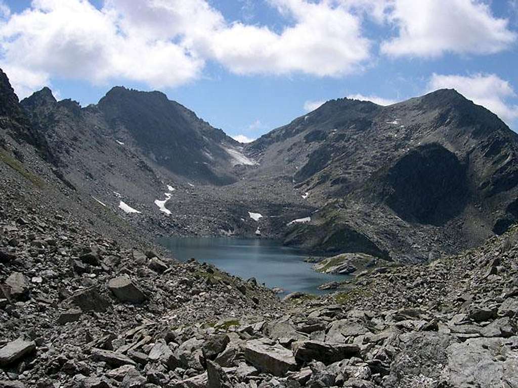 Pietra Rossa lake from the route to Col d'Ameran